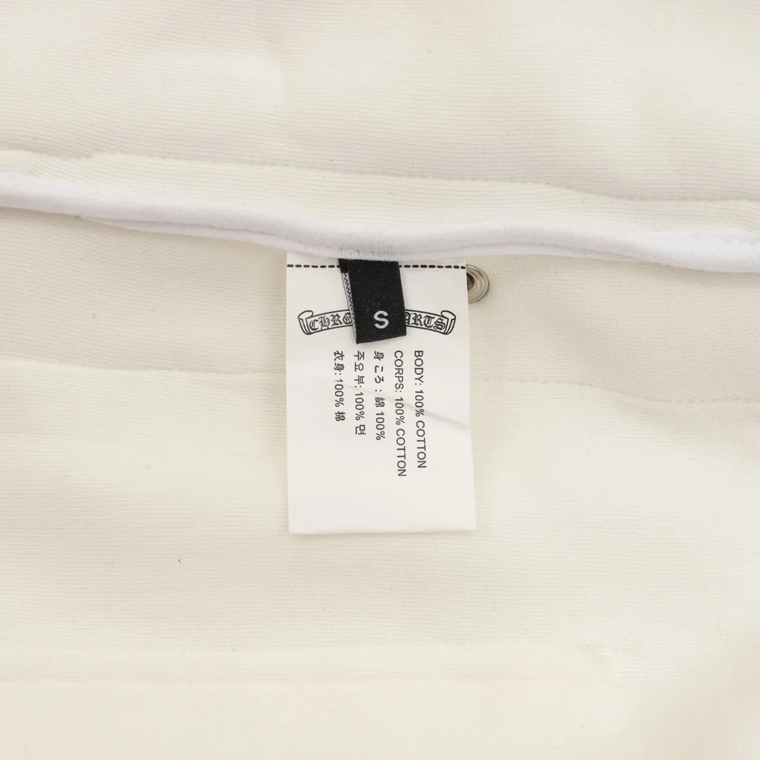 🅿️390 CH/Cro Heart Cross patch embroidered trousers. The fabric is made of custom woven composite fabric. It is dyed and then treated with wool. It is silky and super soft compared to the original version. The fabric texture has clear and obvious strands and excellent drape. The exquisite workmanship has reached foreign trade export standards. The cross on both sides of the front panel is embroidered with Sanskrit. It is fashionable and individual. It is super versatile and good-looking. It is a must-have for fashionable men and women. It is unparalleled in terms of upper body comfort. size：XS-L